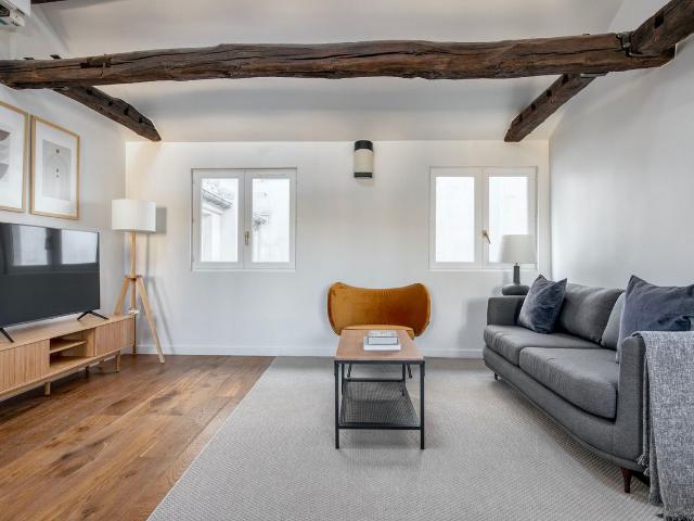 Chic Place Vendôme 2 Bedroom Apartment Awaits!, Paris Amsterdam Apartments for Rent