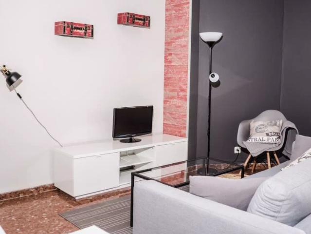 Chic room for rent in 3 bedroom apartment in La Dreta de l'Eixample
