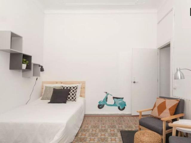 Chic room for rent in 9 bedroom apartment in Gracia