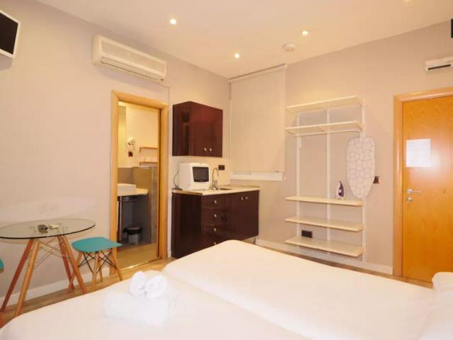 Chic studio apartment for rent in Barri Gòtic