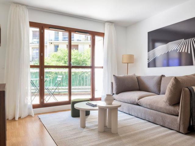 Chic Saint Georges One Bedroom Apartment Awaits!