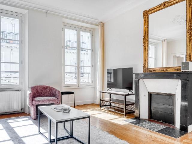 Chic Saint Philippe du Roule 1BR in Paris, Paris Amsterdam Apartments for Rent
