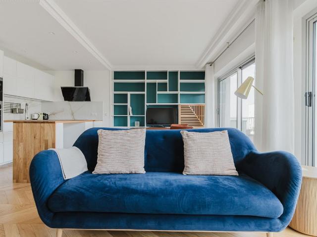Chic Two Bedroom Apartment in the Heart of Paris, Paris Amsterdam Apartments for Rent
