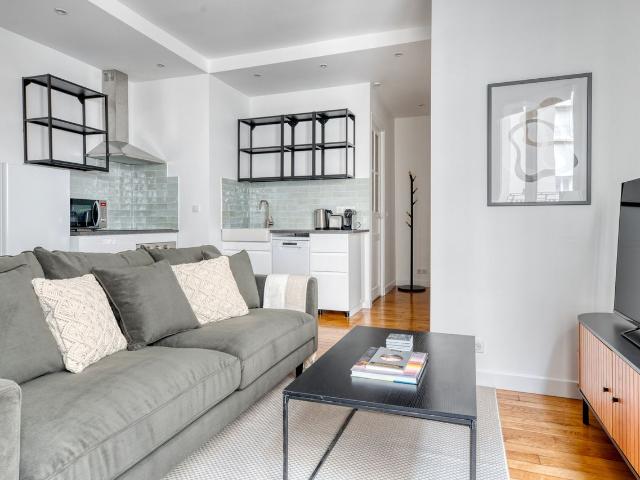Chic Two Bedroom Apartment in the Heart of Paris, Paris Amsterdam Apartments for Rent