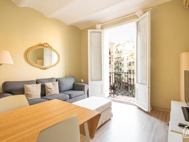 Chic Two Bedroom Apartment in Artistic and Cosmpolitan Raval Quarter