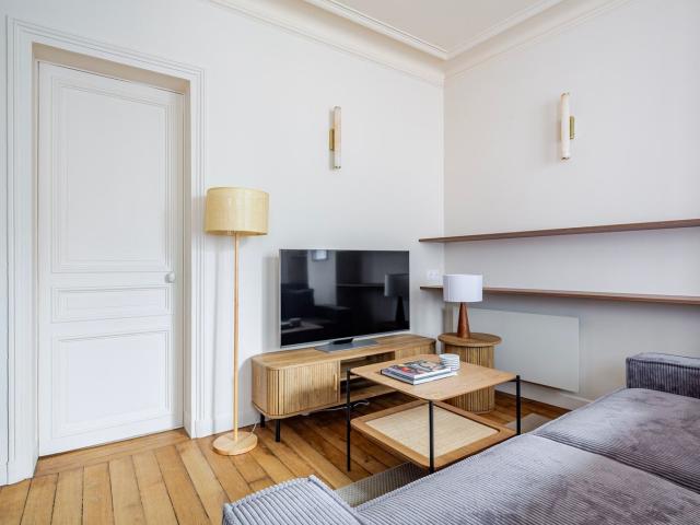 Chic Two Bedroom Apartment in Le Marais