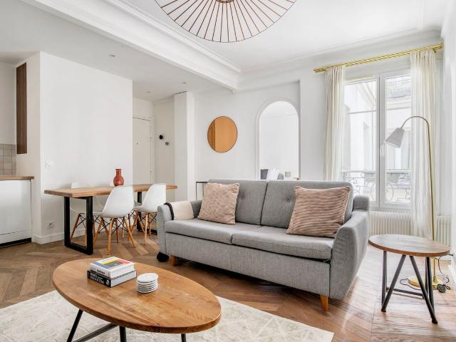 Chic Two Bedroom Apartment in Paris, Paris Amsterdam Apartments for Rent