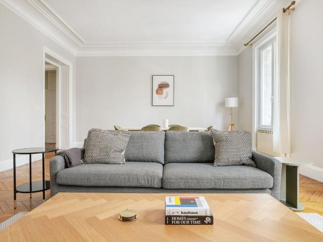 Chic Two Bedroom Retreat in Central Paris, Paris Amsterdam Apartments for Rent