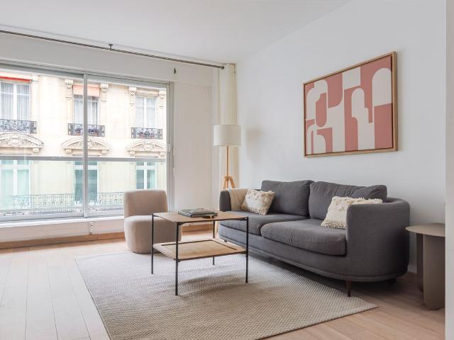 Chic Two Bedroom Retreat in Paris' Chaillot, Paris Amsterdam Apartments for Rent