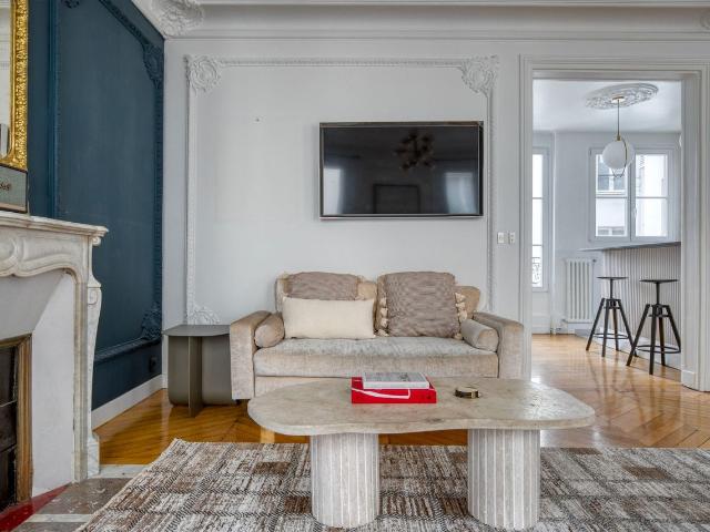 Chic Ternes 2 Bedroom Haven in Paris, Paris Amsterdam Apartments for Rent