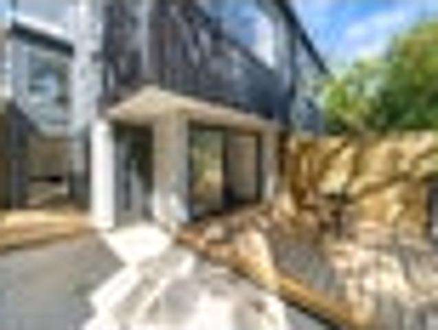 Chic Urban Townhouse in Brooklyn BEO $835,000
