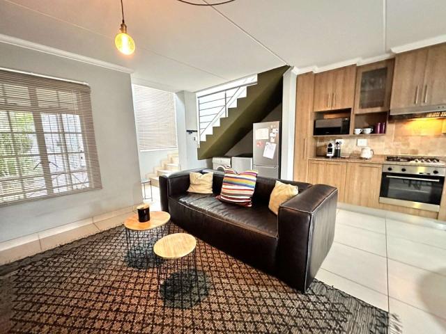 Chic Villieria Townhouse with Braai and Balcony