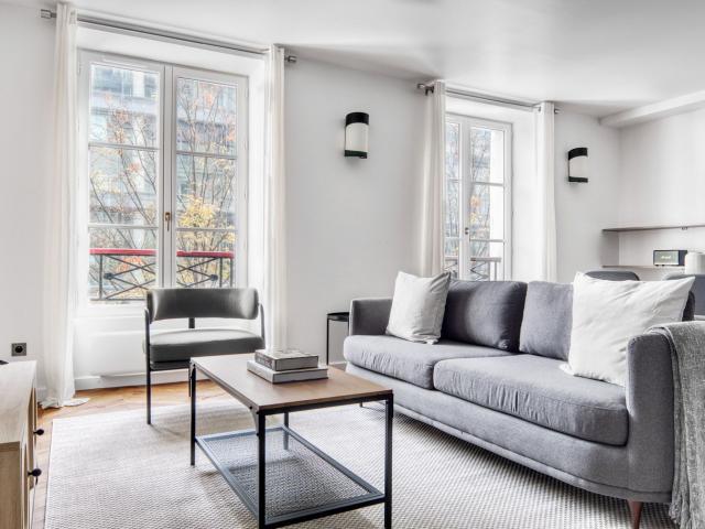 Chic 1 Bedroom Apartment in Paris Awaits You