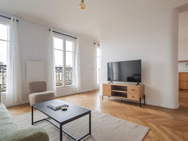 Chic 1 Bedroom Oasis in the Heart of Paris