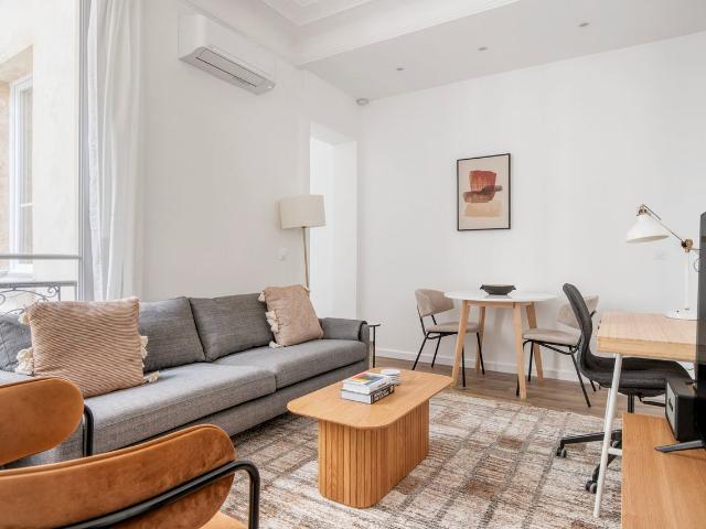 Chic 1 Bedroom Paris Retreat: Move In Ready!, Paris Amsterdam Apartments for Rent