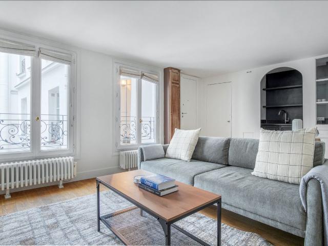 Chic 1 Bedroom Retreat in Saint Germain des Prés, Paris Amsterdam Apartments for Rent