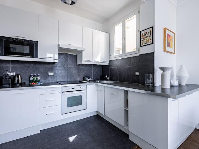 Chic 1BR Apartment with AC near Champs Élysées, Paris Amsterdam Apartments for Rent