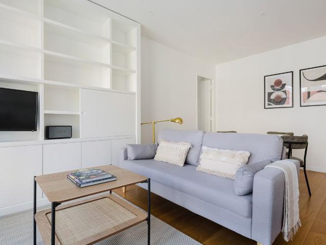 Chic 2 Bedroom Apartment in École Militaire, Paris Amsterdam Apartments for Rent