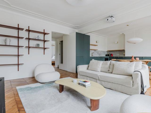 Chic 2 Bedroom Apartment in Heart of Paris