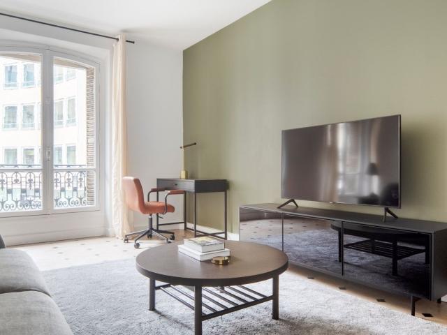 Chic 2 Bedroom Apartment in Parisian Paradise