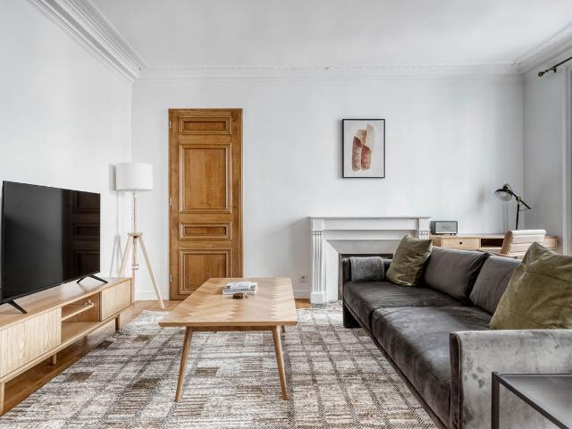 Chic 2 Bedroom Apartment in Vibrant Batignolles, Paris Amsterdam Apartments for Rent