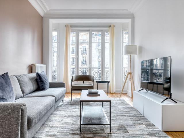 Chic 2 Bedroom Apartment Ready to Live in Paris, Paris Amsterdam Apartments for Rent