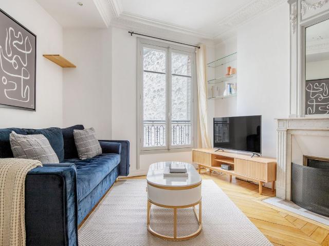 Chic 2 Bedroom Apartment with Stunning Sea Views, Paris Amsterdam Apartments for Rent