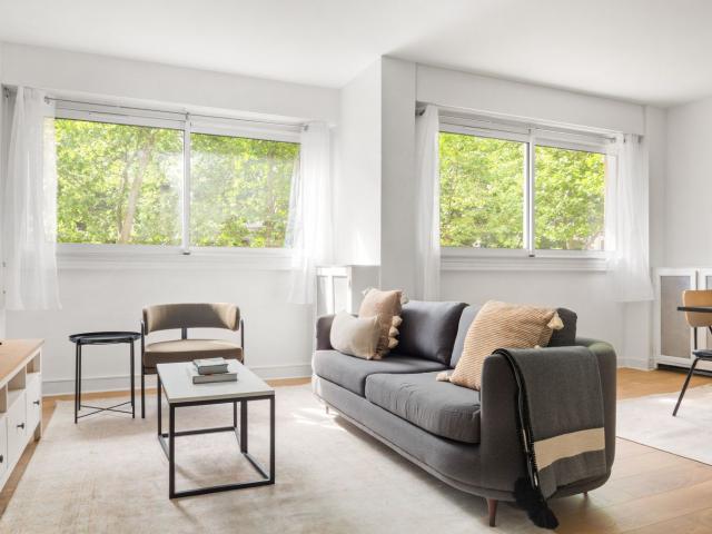 Chic 2 Bedroom in the Heart of Paris