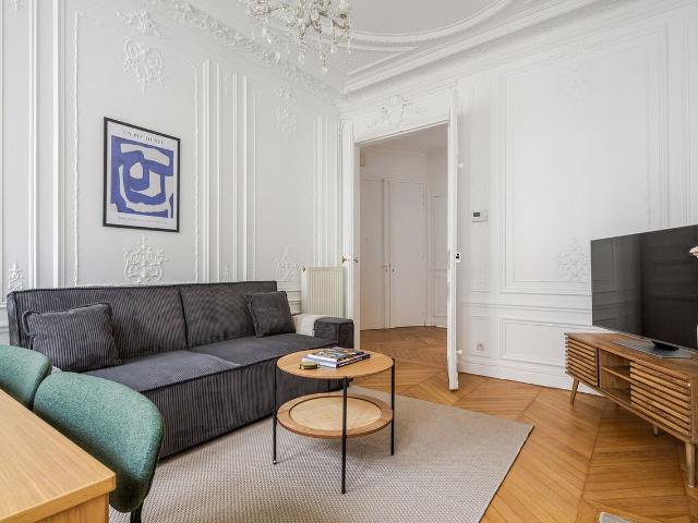 Chic 2 Bedroom Oasis in the Heart of Paris, Paris Amsterdam Apartments for Rent