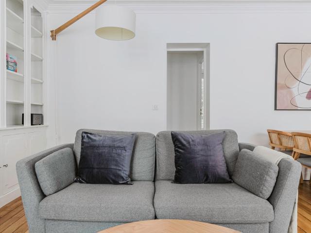 Chic 2 Bedroom Paris Apartment in Saint Lambert