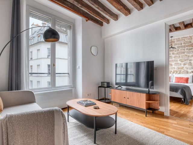 Chic 2 Bedroom Retreat in École Militaire, Paris, Paris Amsterdam Apartments for Rent