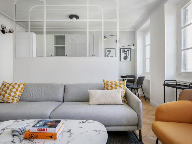 Chic 2 Bedroom Retreat in Paris