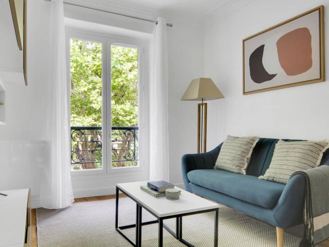 Chic 2 Bedroom Retreat in the Heart of Paris