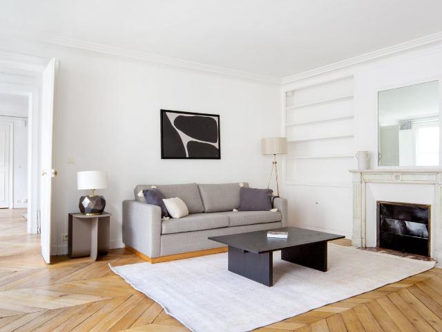 Chic 2 Bedroom Retreat in the Heart of Paris, Paris Amsterdam Apartments for Rent