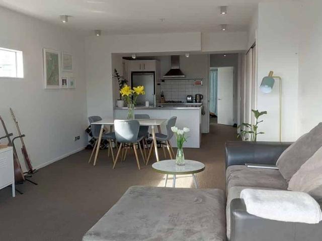 Chic 2BR Te Aro Haven w/ Balcony!