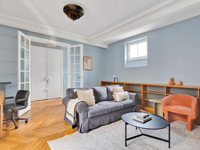 Chic 2BR Paris Apartment with Prime Location