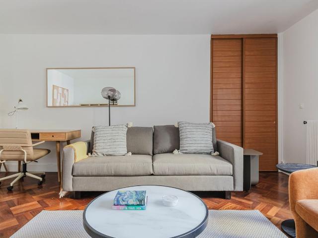 Chic 3 Bedroom Apartment in École Militaire, Paris, Paris Amsterdam Apartments for Rent