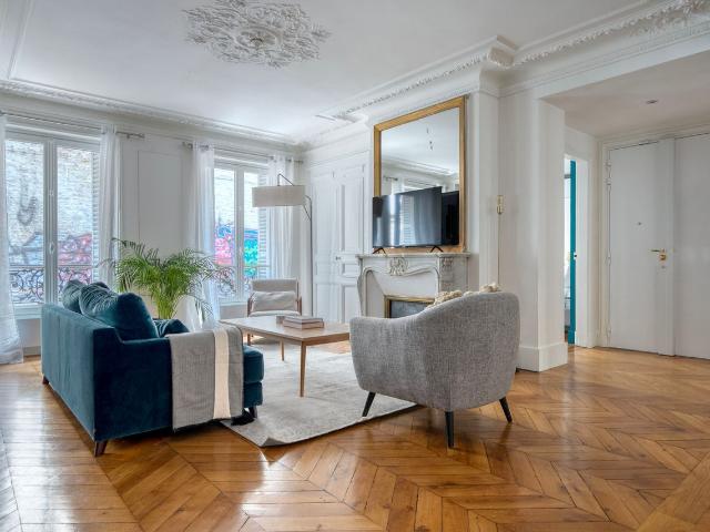 Chic 3 Bedroom Apartment in the Heart of Paris, Paris Amsterdam Apartments for Rent