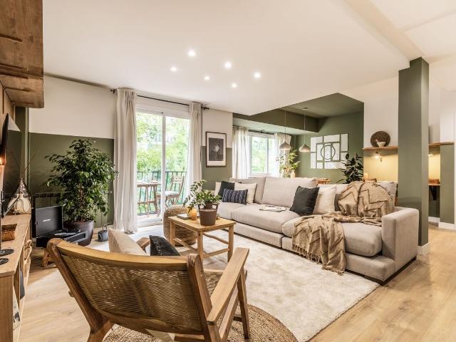 Chic 3 Bedroom Apartment with Grassland Inspired Design and Balcony in Lista, Madrid Amsterdam Apartments for Rent