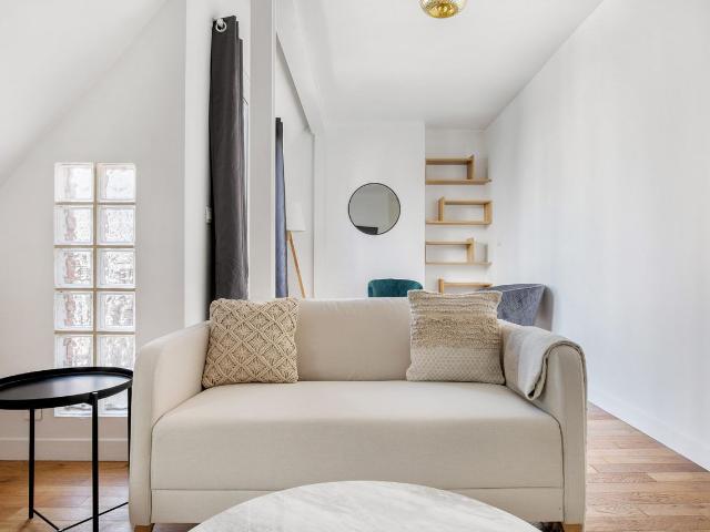 Chic 3 Bedroom Paris Apartment in Porte Dauphine, Paris Amsterdam Apartments for Rent