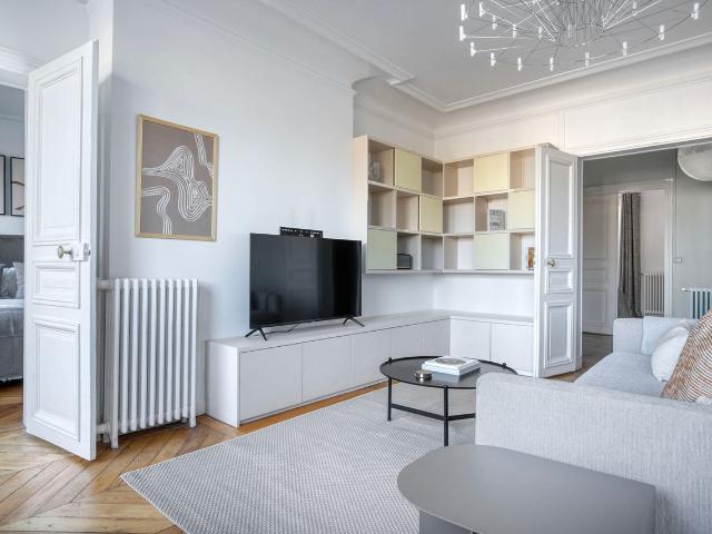 Chic 3 Bedroom Retreat in Paris' Val de Grâce, Paris Amsterdam Apartments for Rent