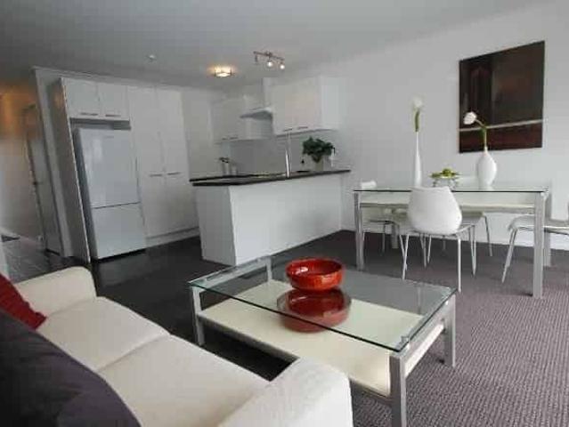 Chic 3BR Onehunga Apt w/ Pool & Parking