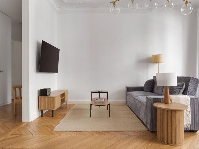 Chic 4 Bedroom Apartment in Heart of Paris, Paris Amsterdam Apartments for Rent