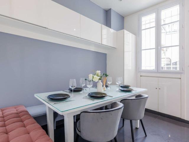 Chic 4BR Haussmannian Apartment with AC in 17th Arrondissement