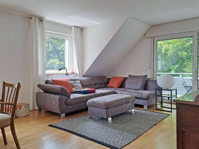 Chices Ding in Werden: Bezugsklare 4½ Raum Wohnung mit Studio, Balkon & Garage