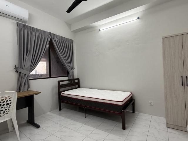 Chinese Male Unit Single Room Lagoon View, Bandar Sunway
