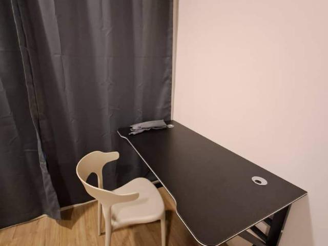 [Chinese Unit] Big Master Room Available to Rent_Free Wifi