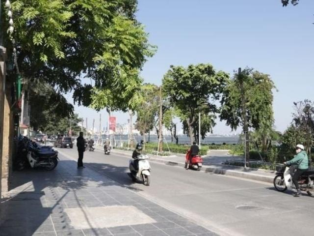 Chính chủ bán 42m2 đất Nguyễn Đình Thi, sổ đẹp. cách Hồ Tây 15m, ngõ thông. Giá 4.3tỷ TL