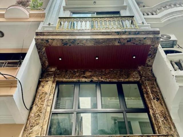 Chính Chủ Bán Gấp Nhà Ngõ 161 Thái Hà, Mặt Tiền Rộng 5,6m, 5 Tầng + 1 Tum, Oto Vào Nhà