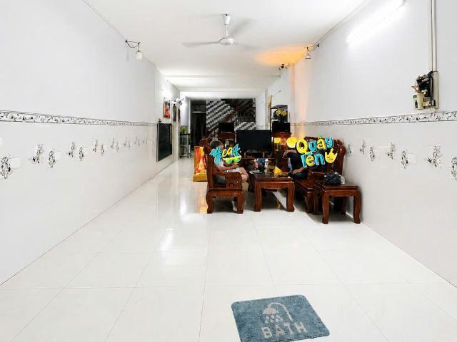 Chính chủ bán nhà mặt phố KD sát chợ 1 trệt 1 lầu, 92.4m2, 3pn, đường Đặng Minh Trứ, P. 10, Tân Bình, HCM